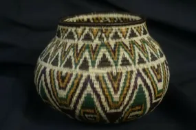 Colorful Highly Collectible & Unique (DARIEN RAINFOREST ART, PANAMA) MUSEUM QUALITY with INTRICATE MINUTE WEAVE  American Wounaan Indian Hösig Di Minute Diamond Motif Art Basket 300A43 designer collector decor