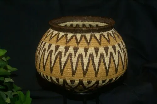 Colorful Highly Collectible & Unique from the DARIEN RAINFOREST of PANAMA, MUSEUM QUALITY with INTRICATE, TIGHT & MINUSCULE WEAVE FROM American Indian renown Artist  Finest Zigzag Earthtone Basket 300A13