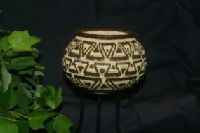 Colorful Highly Collectible & Unique Wounaan Indian Art Hösig Di Minute Minuscule Tight Weave Finest Art Geometric motif Basket 30026 DARIEN RAINFOREST PANAMA MUSEUM QUALITY INTRICATE MINUSCULE WEAVING black brown & white beige