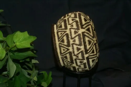 Colorful Highly Collectible & Unique Wounaan Indian Art Hösig Di Minute Minuscule Tight Weave Finest Art Geometric motif Basket 30026 DARIEN RAINFOREST PANAMA MUSEUM QUALITY INTRICATE MINUSCULE WEAVING black brown & white beige