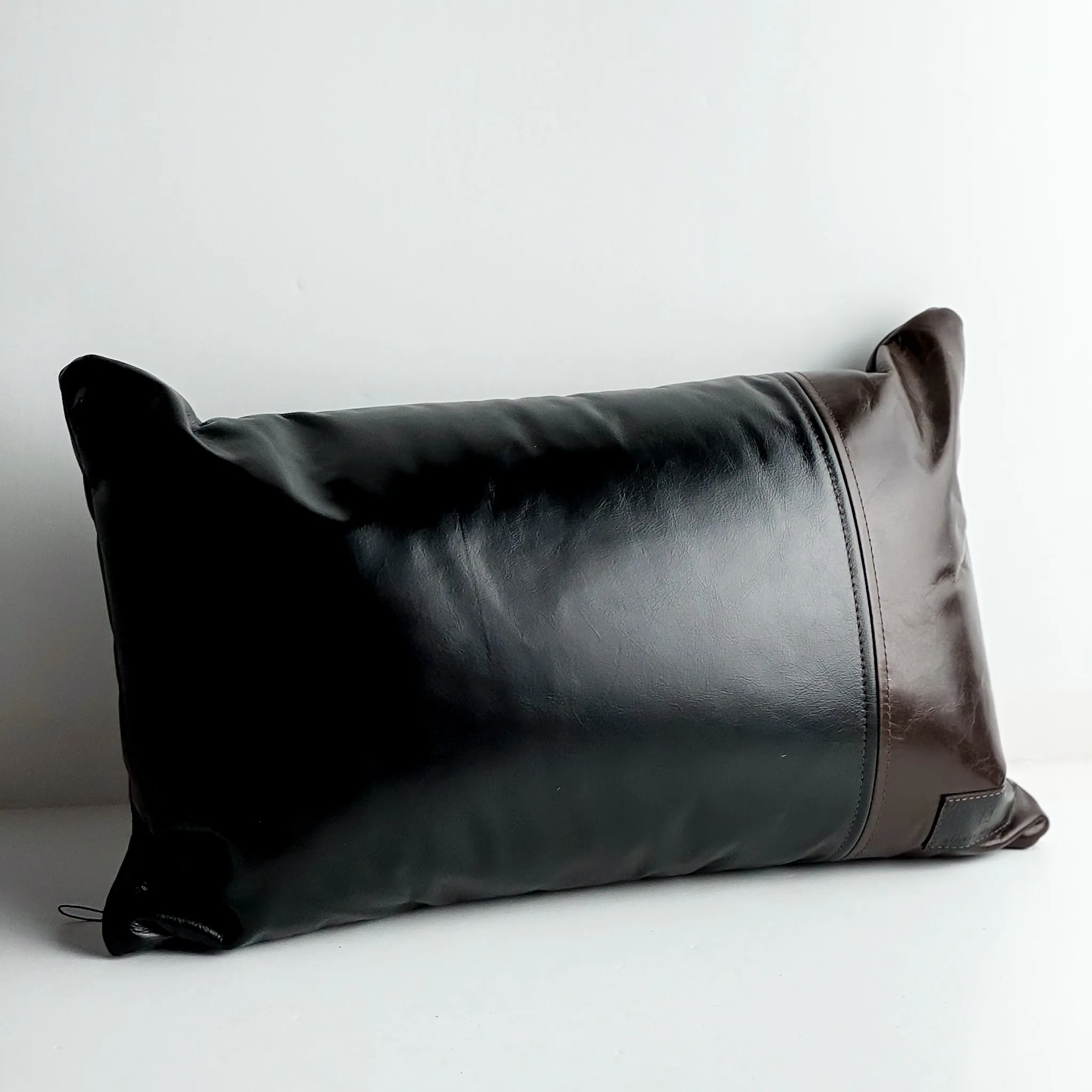 Home Collection | Small Lumbar Pillow | Black   Rocky