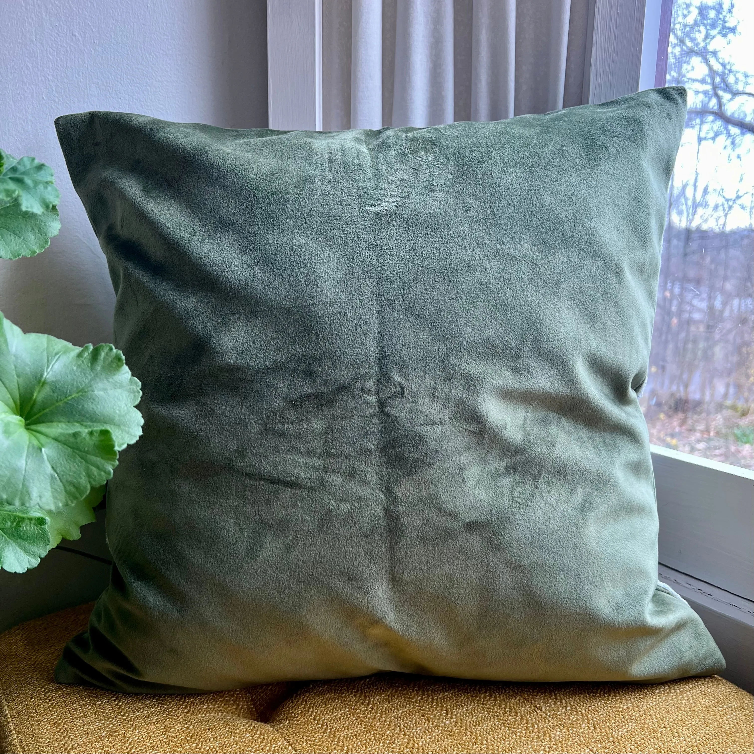 Tufted Tiger Velvet Pillow Cover