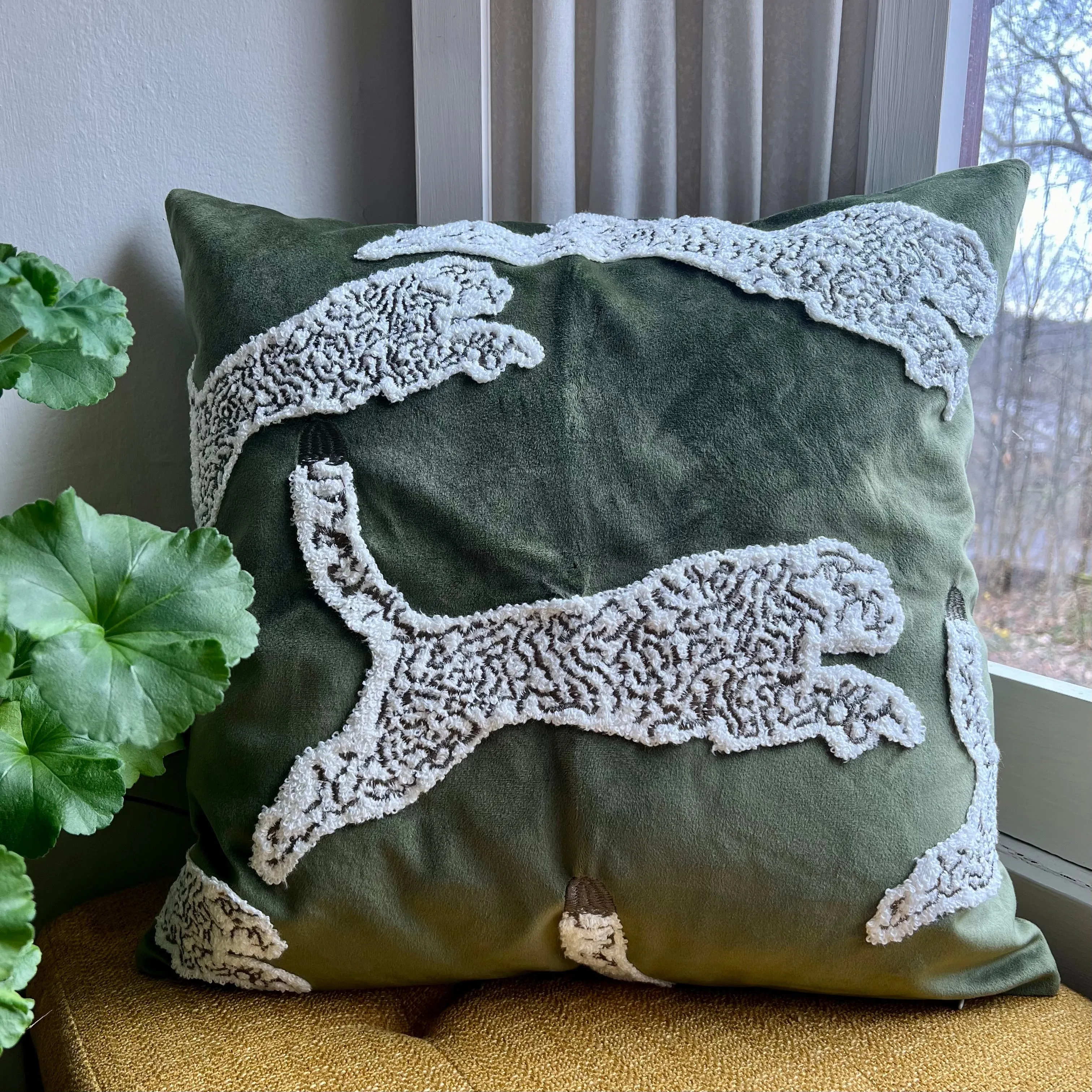 Tufted Tiger Velvet Pillow Cover